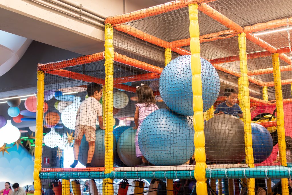 salon-de-fiestas-infantiles-boulevard-atlixcayotl-puebla-area-de-juegos-01