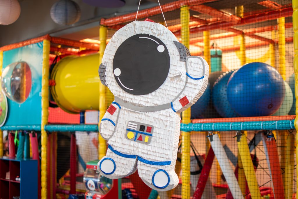 salon-de-fiestas-infantiles-boulevard-atlixcayotl-puebla-decoracion-piñata-014